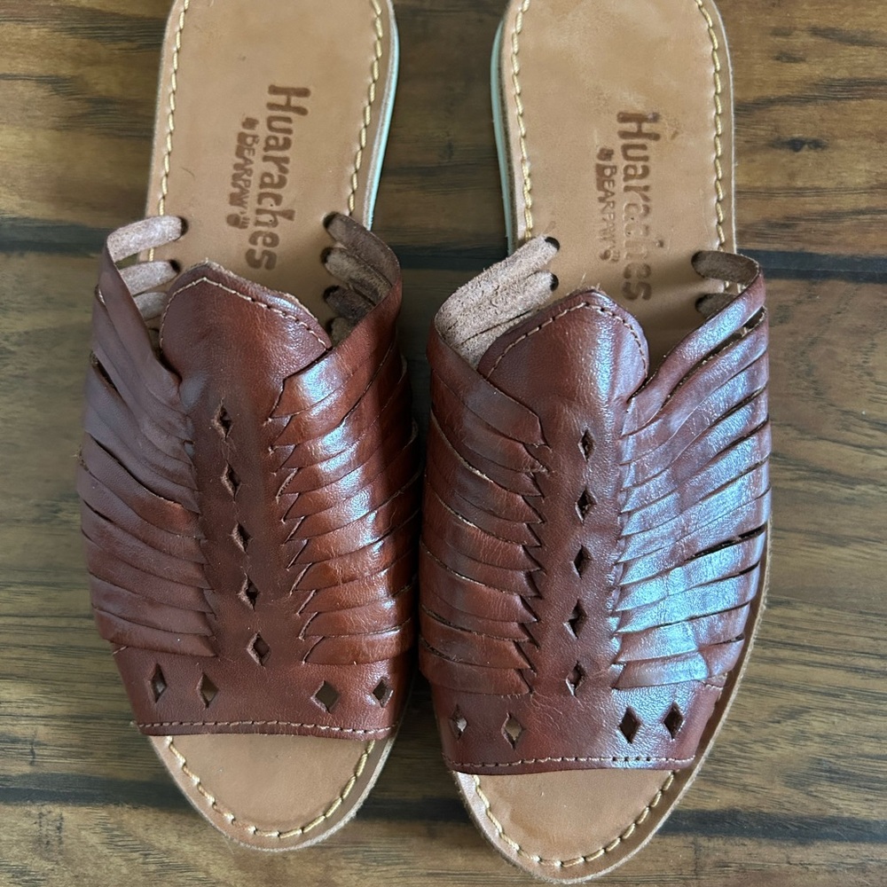 BearPaw Huaraches - Picture 2 of 4